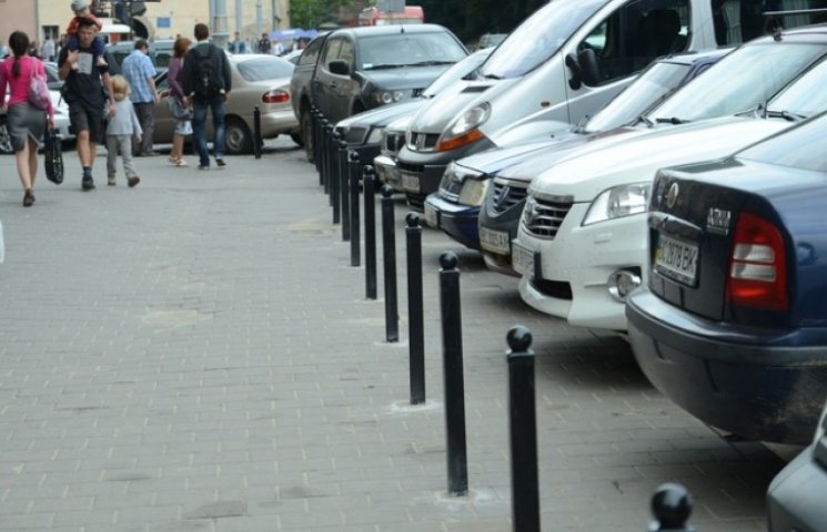 Во Львове появился "паркомат" для борьбы…