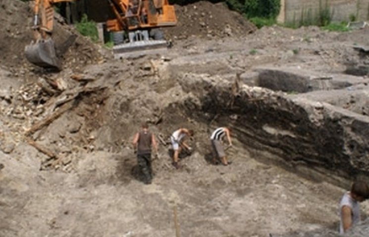 Запорізькі археологи розкопали гробницю…