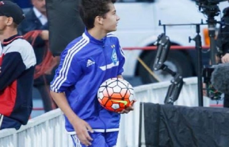 Сын Порошенко подавал мячи на матче Лиги…