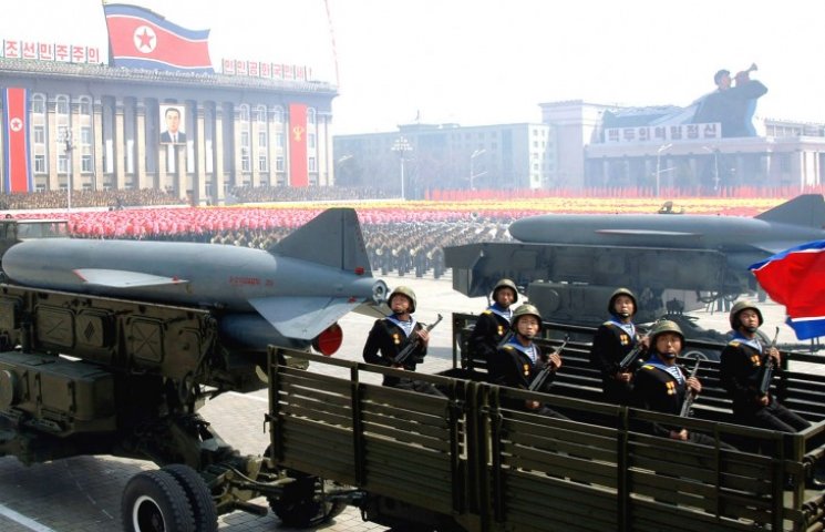 КНДР розгортає на кордоні артилерію: Вій…