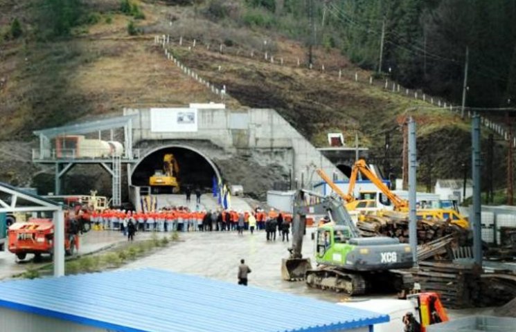 Бескидський тунель у Карпатах будують "у…