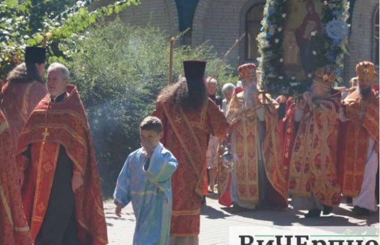 Во время крестного хода в Черкассах УПЦ…