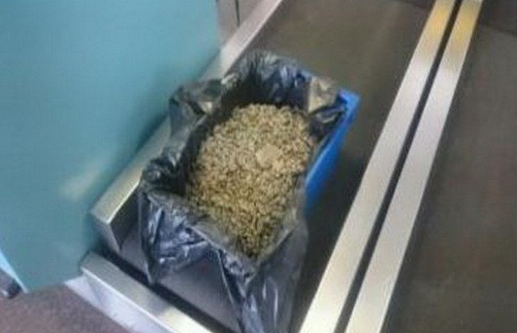 У аеропорті Дніпра знайшли валізу буршти…