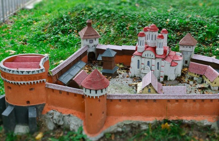 Мініатюрні замки України вже потроху з'я…