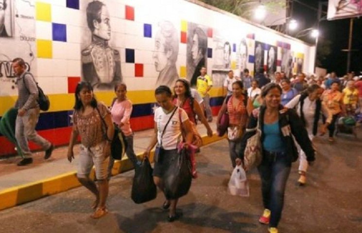 Тисячі венесуельців кинулися в Колумбію…