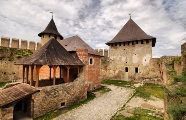 Хотинська фортеця та чернівецька церква…