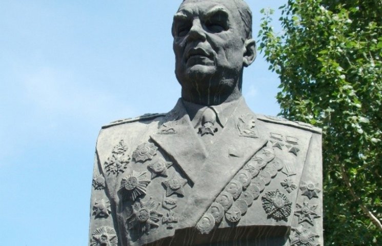 В центрі Одеси знівечили пам'ятник радян…