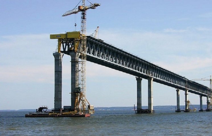 Строителя Керченского моста зажало гидро…