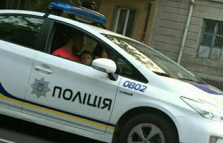 Одеська "коп" з Дніпра возить сім'ю на с…