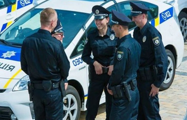 Рівненський поліцейський-дебошир намагає…