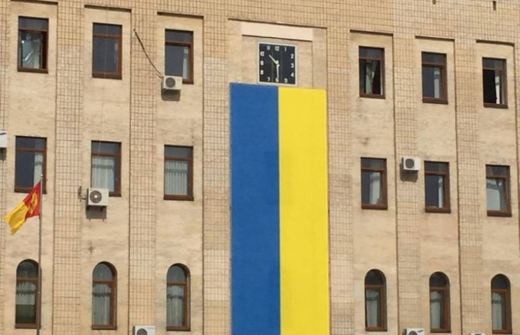 В Кропивницком здание ОГА украсили гиган…