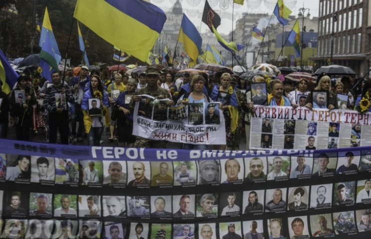 Другой парад: Как по центру Киева шли ма…