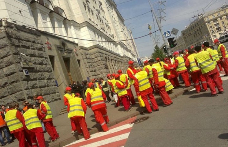 У Харкові кілька сотень комунальників Ке…