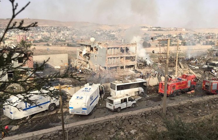 В Турции прогремел мощный взрыв возле от…