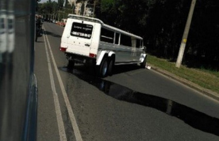 В Одессе в ДТП попал свадебный лимузин…
