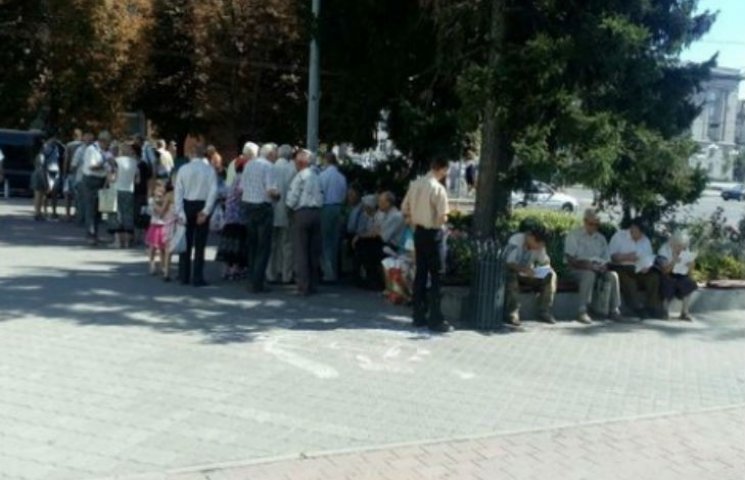 Черкаські пенсіонери вкотре мітингують п…
