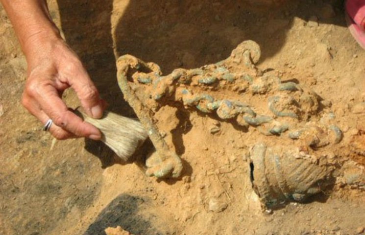 На России выкопали останки древнего чино…