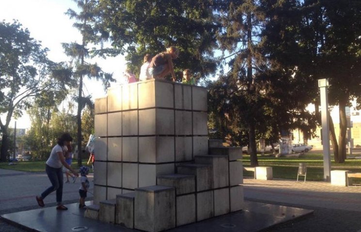 В Сумах пропонують знести пам’ятник цукр…