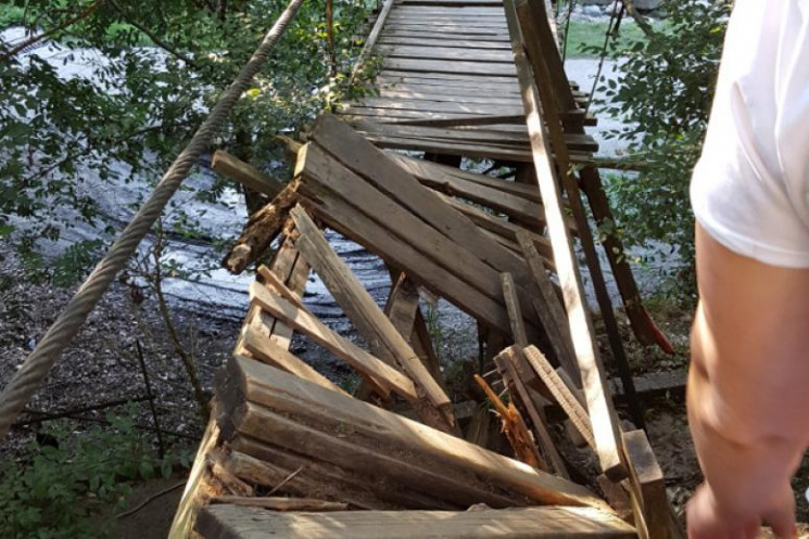 В Сочи разваливается подвесной мост…