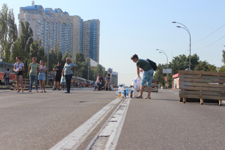 Протест: Кияни перекрили Харківське шосе…