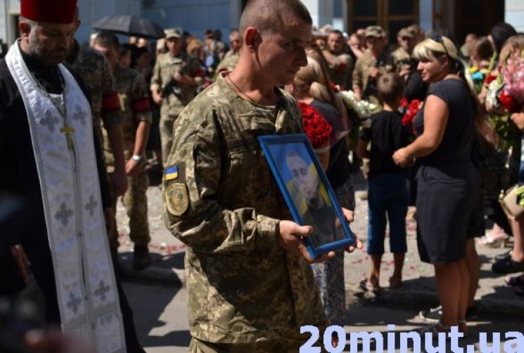 У Кам'янці на колінах провели в ост…