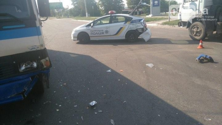 У Кропивницькому поліцейський "Prius" по…