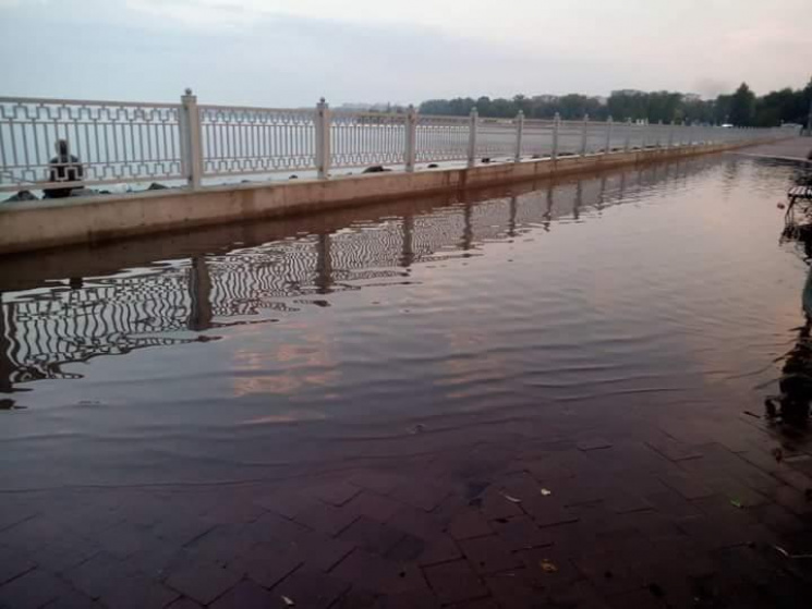 У Тернополі зливна каналізація "програла…