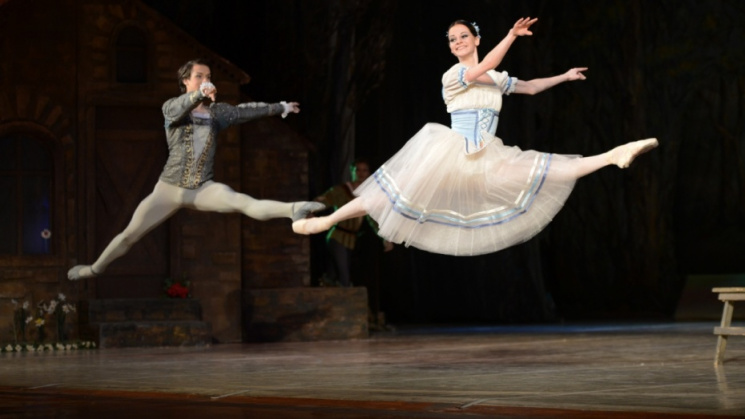 У Київському театрі опери та балету нема…