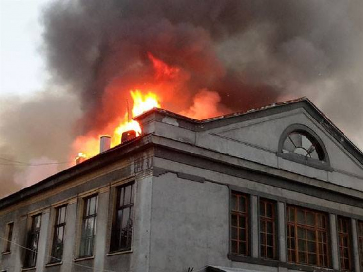 У Покровську загорілася будівля кінотеат…