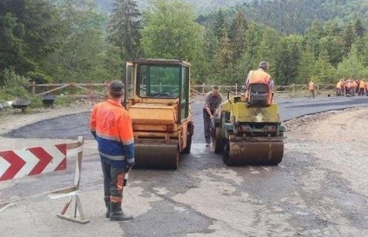 Закарпатські дороги продовжують ремонтув…
