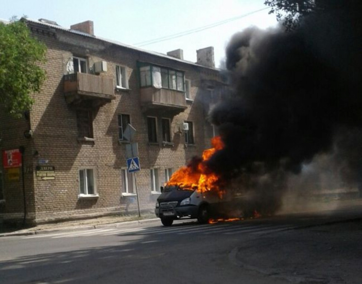 У "ДНР" на дорозі загорівся автомобіль…