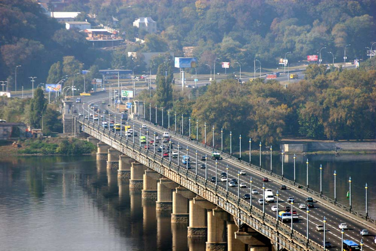У Києві на мосту Патона до 15 серпня обм…