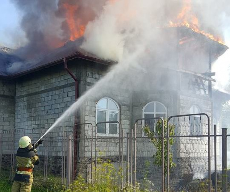 Рятувальники загасили пожежу у житловому…