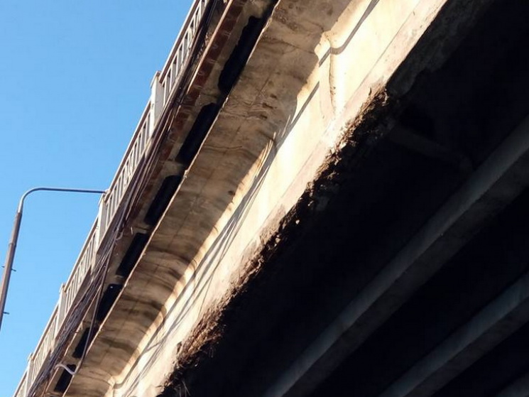 У Дніпрі мостобудівників підозрюють у ла…