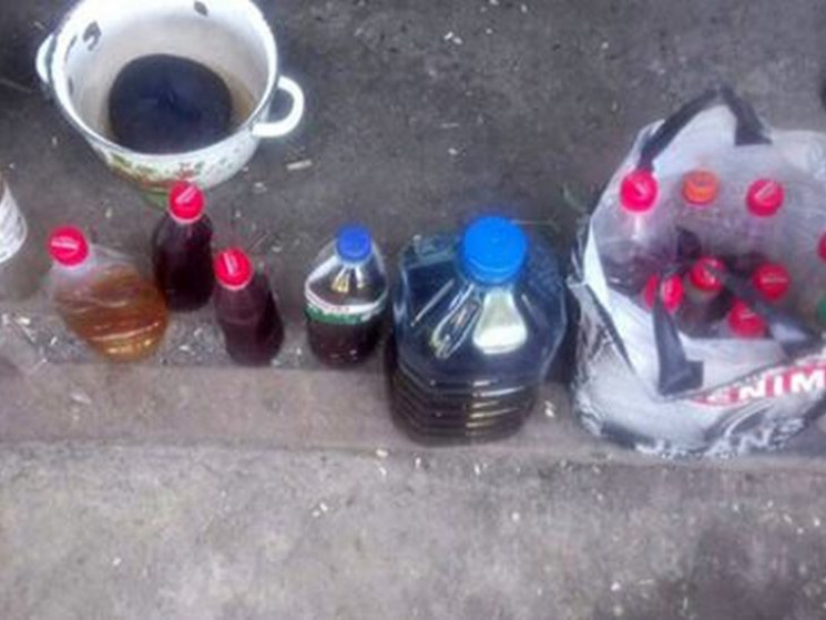 На Полтавщині у чоловіка знайшли 14 пляш…