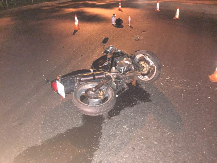 Ночью в Одессе BMW сбил юную мотоциклист…