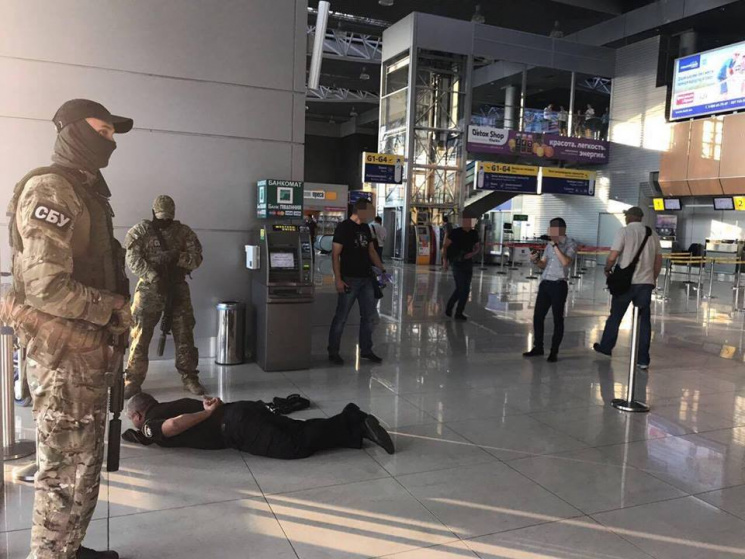Руководство полиции в аэропорту Харькова…