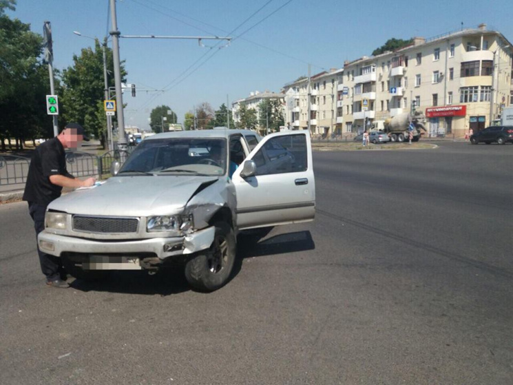 В Харькове разбились две иномарки: Постр…