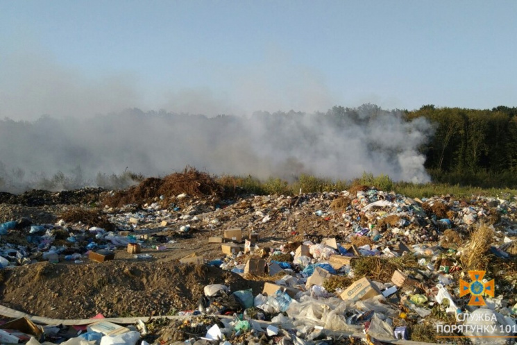 На Тернопільщині горіло сміттєзвалище…