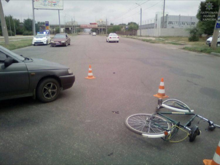 В Харькове велосипед и легковушка не под…