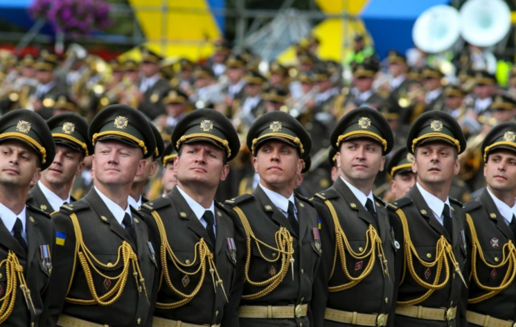 В Киеве состоялся военный парад ко Дню Н…