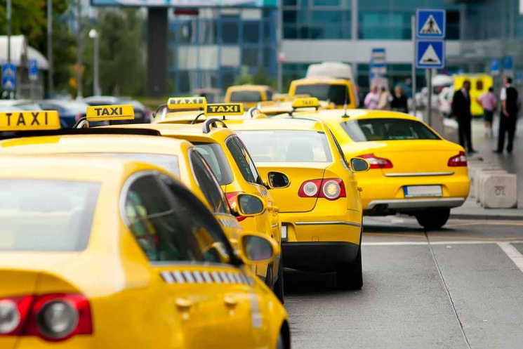 Столичные таксисты начали больше драть д…