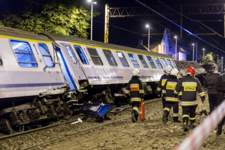 Зіткнення потягів у Польщі: 28 постражда…