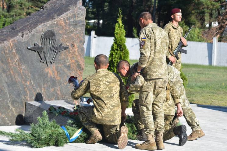 Днипровские десантники устроили митинг-р…