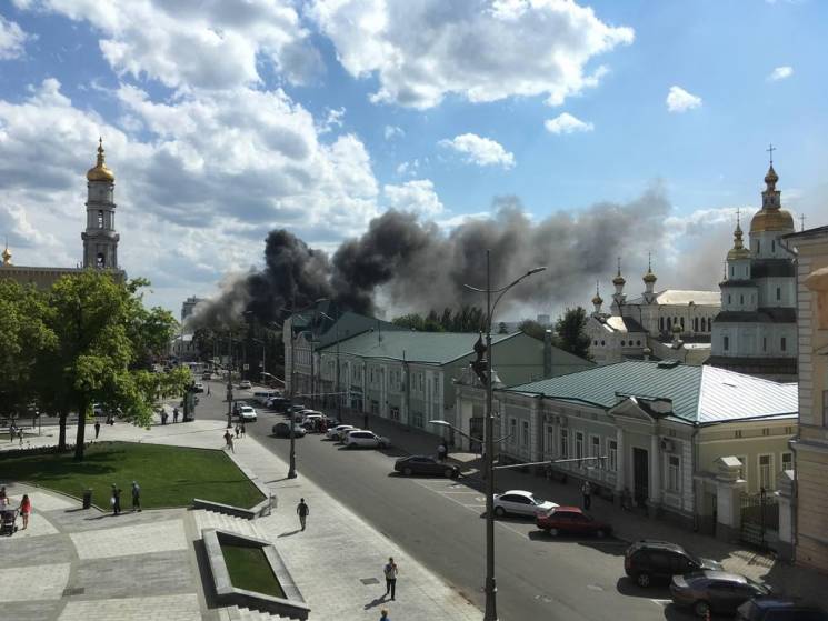 Масштабный пожар в центре Харькова ликви…