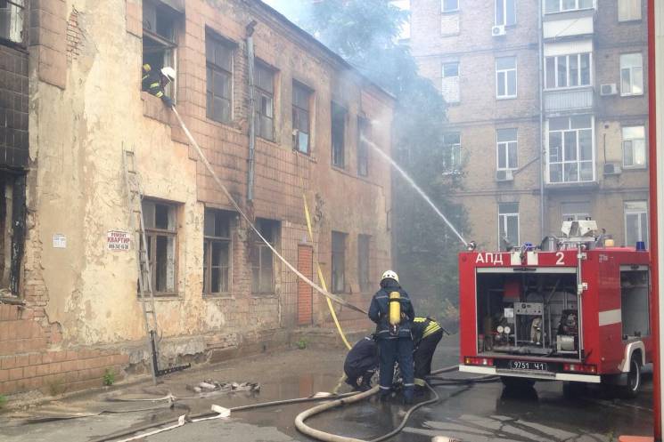 В центре Киева уже в пятый раз горит ста…
