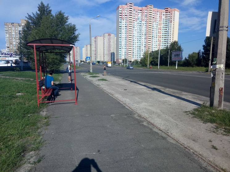 Київ суворий: Зупинки автобусів на околи…