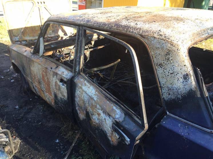 В Харькове дотла сгорел автомобиль, прип…