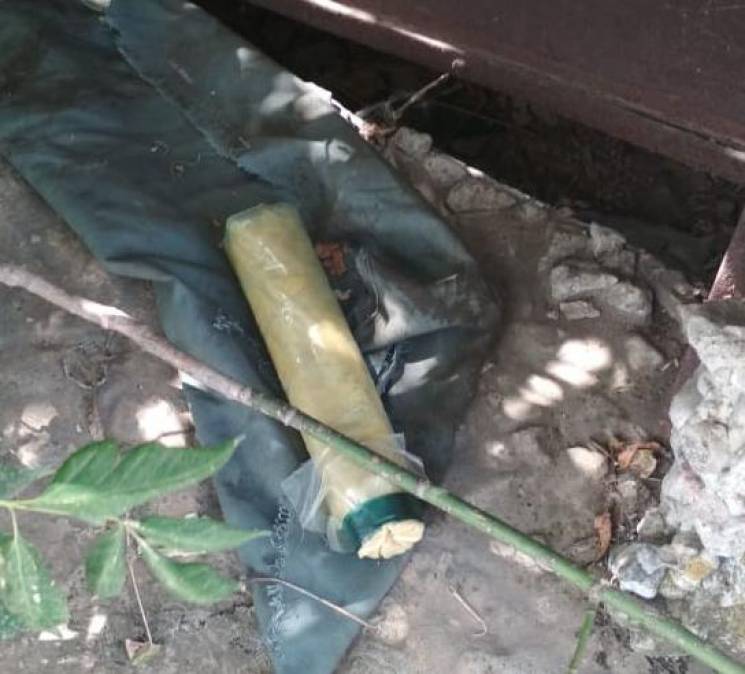 СБУ знайшла схованку з вибухівкою у херсонському селищі, де два роки тому стався теракт (ФОТО)