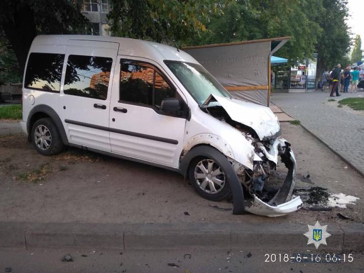 В результате столкновения авто в Харьков…